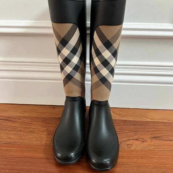 Burberry classic checkered rain boots size 36 - Picture 5 of 8